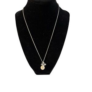 Avon “embellished butterfly“ Silvertone cream Pearl Pendant Necklace NIB 2013